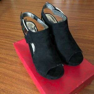 LIKE NEW Carlos Santana Suede Wedge Heels